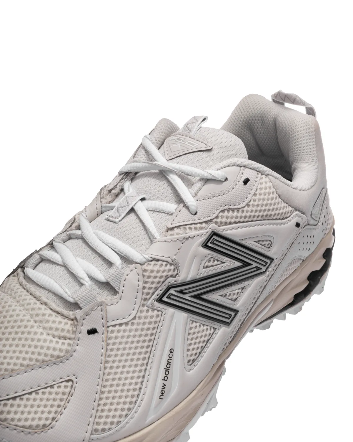 610T Nimbus Cloud/White/Black